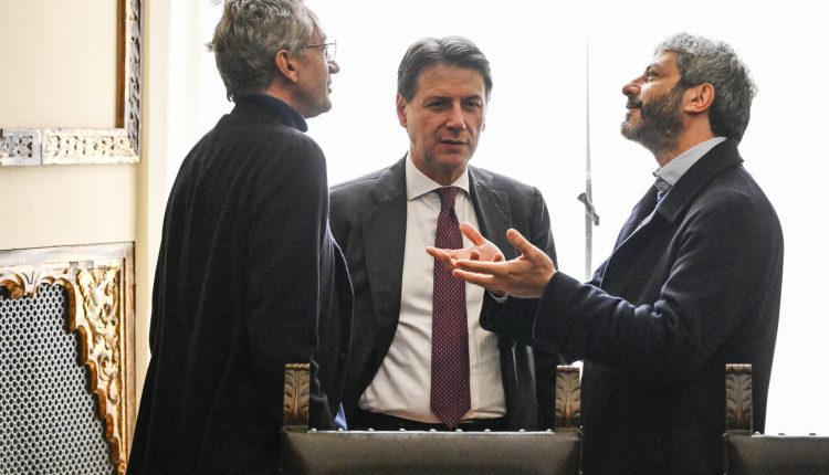 Verso il congresso PD, Sandro Ruotolo sfida De Luca jr e rilancia il nome di Fico sostenuto da Gaetano e Massimiliano Manfredi