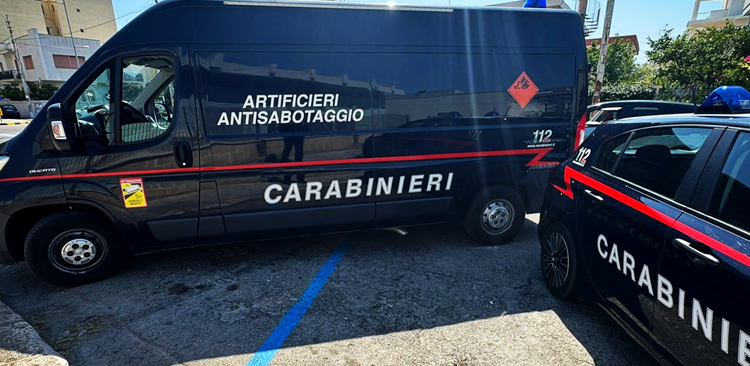 Bombe artigianali al Bingo di Cercola: distrutto il gabbiotto di legno del guardiano