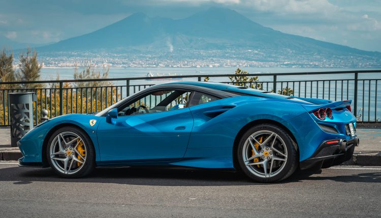 Napoli capitale dei motori: sul lungomare domenica 12 ottobre i bolidi della Federazione Italiana Supercar