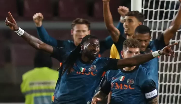 Ancora Anguissa, il Napoli passa a Lecce e resta in testa