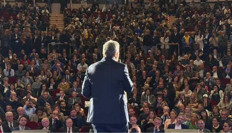 ELEZIONI REGIONALI CAMPANIA 2025 – De Luca e Fico fianco a fianco per il “via” alla campagna elettorale del centro sinistra per le regionali