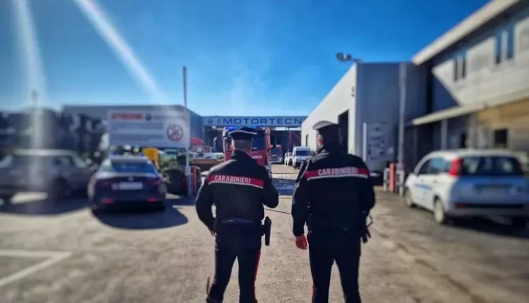 Esplosione a Pomigliano d’Arco, morto uno degli operai feriti sabato mentre demolivano un’auto