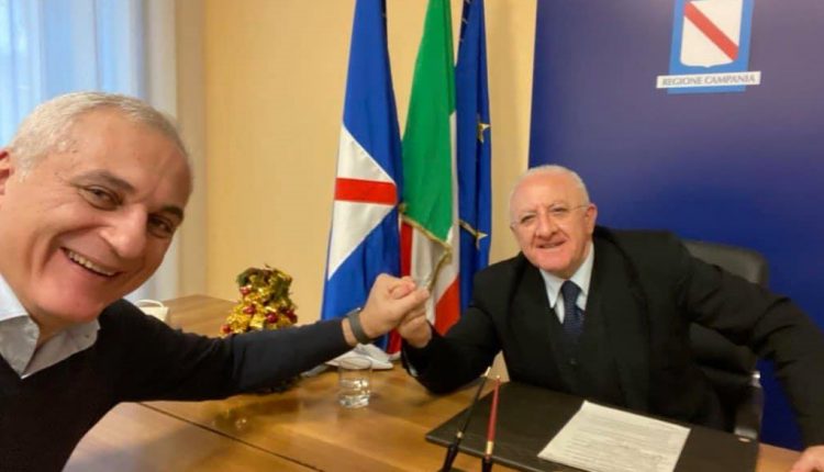 Nicola Caputo lascia l’assessorato all’Agricoltura e il centro sinistra: ri grazia De Luca ma tace sul suo passaggio a Forza Italia