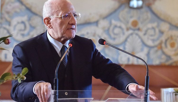 Vincenzo De Luca su condono e pensioni: a destra ciucci e cialtroni