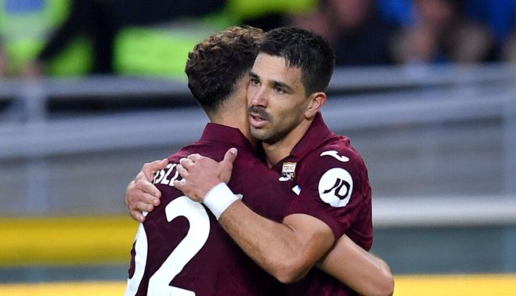 Il Napoli cade a Torino, decide l’ex Simeone che poi si scusa