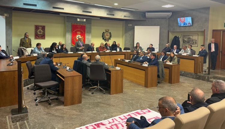 Il Consiglio comunale di Pomigliano a difesa delle Cliniche Ios: approvato documento all’unanimità