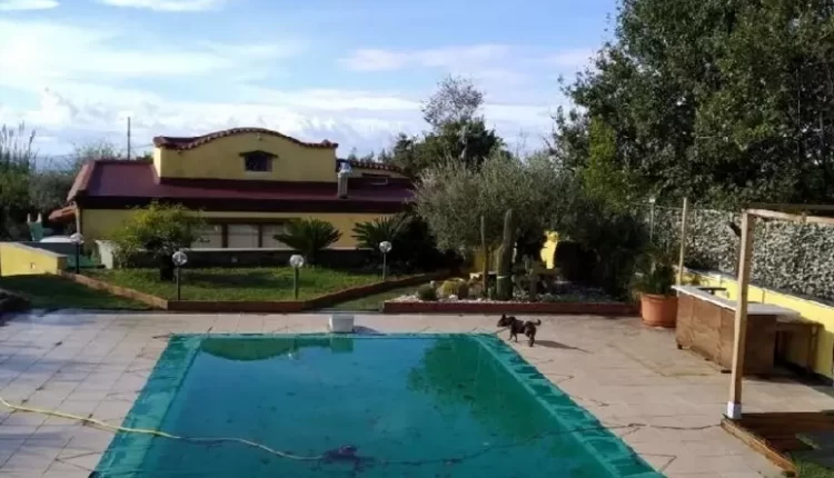 Vesuvio, abbattute strutture e piscina abusive in aree del Parco Nazionale