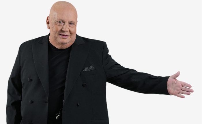 “Stasera t’aggia dicere ‘na cosa” – Concerto d’onore a Napoli per il poeta e paroliere Vincenzo D’Agostino: sold out il live che unirà diversi protagonisti della musica partenopea