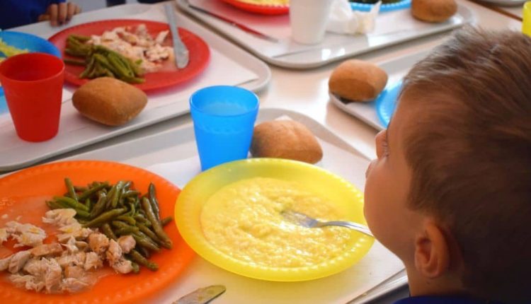 A Pollena Trocchia Natale amaro per i bimbi della Donizetti che fanno il “tempo prolungato”: la denuncia di una mamma per i disservizi della mensa alle elementari