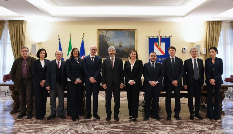 Il Presidente Roberto Fico presenta la giunta in consiglio regionale: l’attacco del centrodestra 