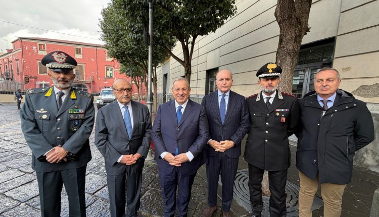 Emergenza sicurezza a Pomigliano: il prefetto istituisce tre zone rosse. Il sindaco Russo: “Misure importanti che rafforzano la presenza dello Stato”