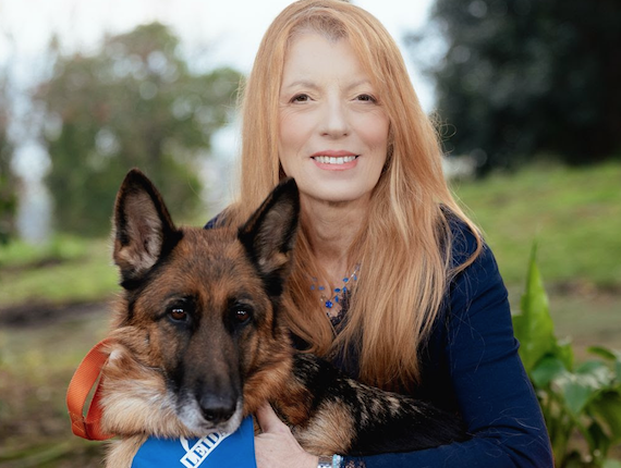 Fu trascinata al collare per 6 chilometri da un’auto, oggi Bella è il cane simbolo della Leidaa e di Michela Vittoria Brambilla