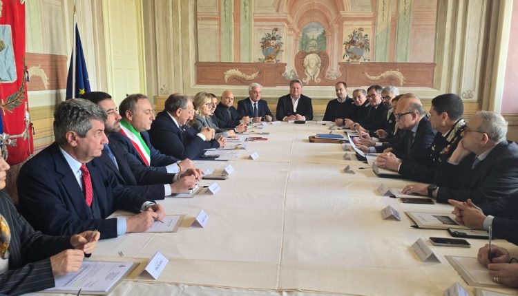 Emergenza sicurezza nell’area vesuviana, il prefetto incontra i sindaci: “Zone rosse e telecamere, la rete dei controlli funziona”, intanto continuano le scorribande dei babyboss 