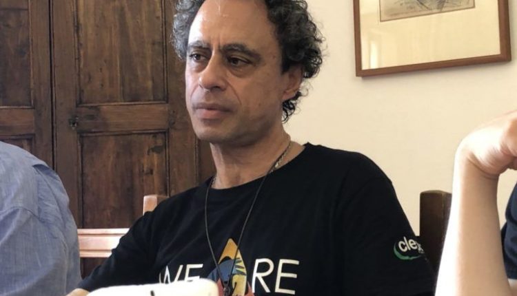 Portici ‘cammino per la pace’ con bandiere arcobaleno: scuole, parrocchie e volontari contro le guerre