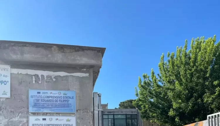 Sos dai docenti di Ponticelli al Ministro Valditara: “Venga a vedere, il plesso De Filippo accoglie ben 35 studenti disabili ed è in condizioni fatiscenti”