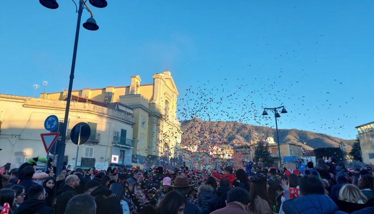 Carnevale a Pollena Trocchia, grande successo per la due giorni  di entusiasmo e divertimento nel comune vesuviano