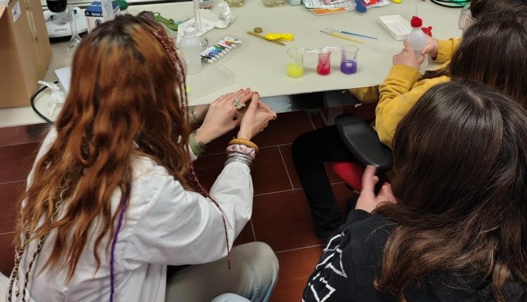 Giornata Internazionale delle Donne e Ragazze nella Scienza ,Napoli Est ribalta la tendenza nazionale: maggioranza di donne nei laboratori STEM