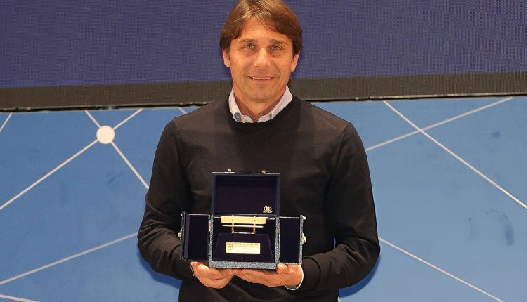 Ad Antonio Conte la panchina d’oro per la stagione 2024-25 della Serie A: la quinta ottenuta nella sua carriera