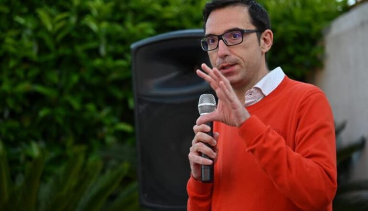 Francesco Dinacci è il nuovo segretario metropolitano del Partito democratico di Napoli. Il 20 febbraio la proclamazione