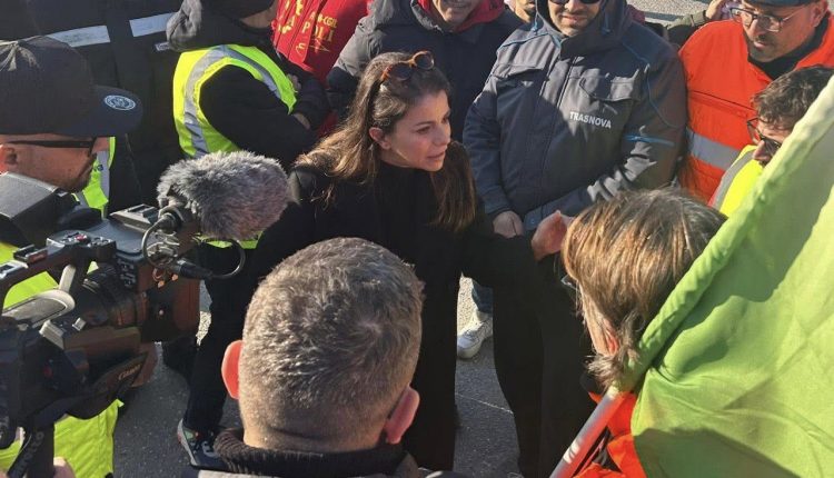 Trasnova e lavoratori assunti col Pnrr, Carmela  Auriemma (M5S) spara a zero sul Governo Meloni: “Nuove lettere di licenziamento. Subito proroga della commessa, il lavoro è dignità”