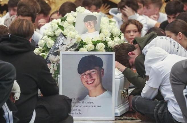 A Napoli 27 minori arrestati o denunciati per omicidio nel primo semestre 2025: i dati allarmanti dal rapporto Dis(armati) realizzato dal polo ricerca di Save the Children