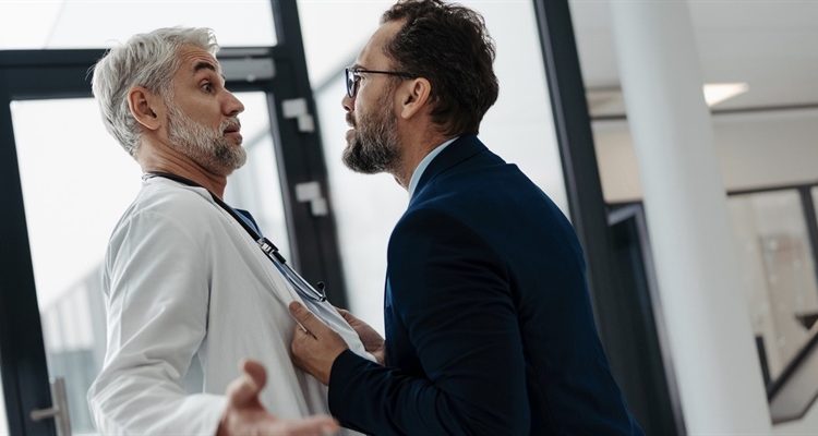 Emergenza Sanità: nel 2025 in Campania 319 casi di aggressioni in corsia, coinvolti complessivamente 461 persone