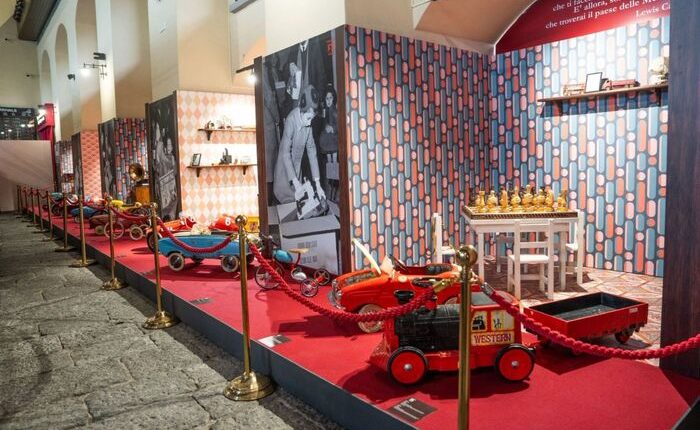 Museo nazionale Ferroviario di Pietrarsa, le iniziative per i weekend primaverili: fino al 17 maggio la mostra “Vintage Vibes: Passioni su Ruote”