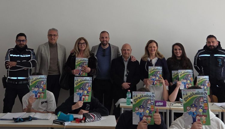 Educazione Stradale a Pollena Trocchia, partita la distribuzione degli opuscoli “StradAmica”: destinatari tutti gli alunni dell’I.C. Gaetano Donizetti