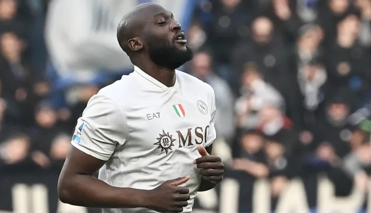 Lukaku a Napoli incontra Conte e Manna, poi torna in Belgio per curarsi. Secondo Sky l’incontro è stato sereno: forse sanzioni no ad altri provvedimenti