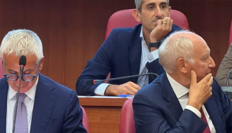A Sant’Anastasia il sindaco Mariano Caserta nomina la giunta e va dritto per la sua strada nonostante i mal di pancia dentro il Pd