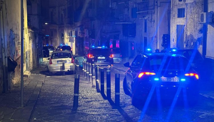 Blitz dei carabinieri a Ercolano: in un appartamento la centrale dello spaccio, arrestati tre uomini e una donna