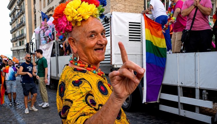 Emergenza caldo, il corteo arcobaleno Pride Vesuvio di Portici slitta a settembre