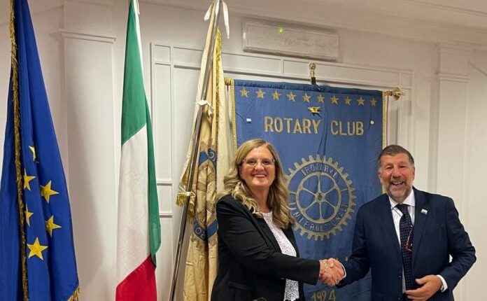 “A Tavola con la Solidarietà”, il Lions Club Napoli Host inaugura un service permanente a sostegno delle persone in condizioni di fragilità economica e sociale