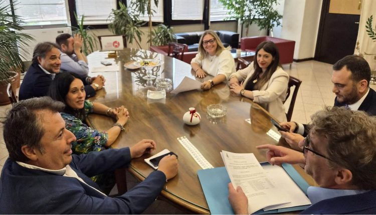 A quasi due mesi dalla vittoria elettorale, Claudio Teodonno nomina la giunta. Confermati Verde e Manzo, new entry importanti, Ciro Di Martino è vice sindaco