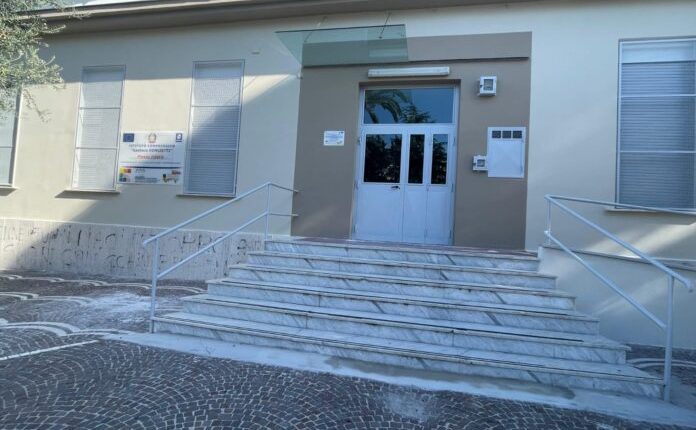EMERGENZAA SCUOLA – A Pollena Trocchia dopo un esposto di una mamma al via le verifiche tecniche nei locali di via Starzolla: sinergia tra Comune, scuola e famiglie