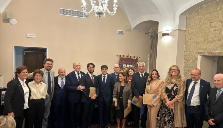Il Lions Club Napoli Host inaugura i “Mercoledì” sulla questione palestinese e accoglie dodici nuovi soci: il prossimo appuntamento il 18 novembre con il professor Leonardo Cascini