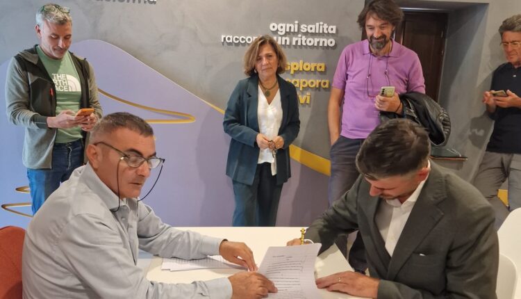 Ente Parco del Vesuvio – Guide turistiche a quota mille:  dopo mesi di confronto firmato un patto transitorio per disciplinare l’accompagnamento dei turisti lungo il sentiero numero 5